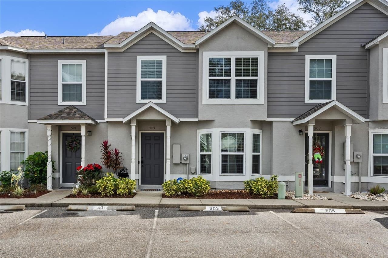 Cozy 2 Bed/2 Bath Townhouse